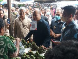 Gubernur NTT Kunker di Alor, Belanja di Pasar Gunakan QRIS
