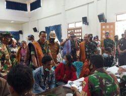 Mayjen TNI Sapriadi Tinjau Pembagian BLT Minyak Goreng di Kodim 1613/Sumba Barat