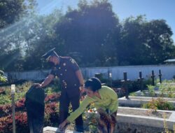 Peringati HBA ke-62, Kejari Sumba Barat Ziarah dan Tabur Bunga di Makam Pahlawan
