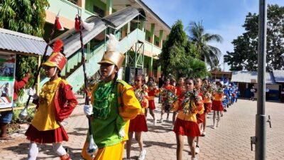 Drumband SMPK Sta. Familia Meriahkan HUT Ke-77 Republik Indonesia