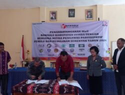 Bawaslu Sumba Tengah Teken MoU Bersama Mitra Pengawasan Partisipatif Pemilu dan Pemilihan Serentak Tahun 2024