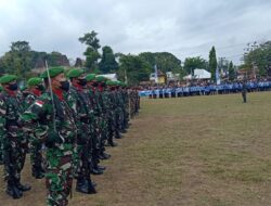 Dandim 1613/Sumba Barat Hadiri Upacara Penurunan Bendera Merah Putih HUT Ke-77 RI di Kecamatan Kota Waikabubak