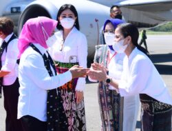 Ketua Persit KCK Koorcab Rem Wirasakti Dampingi Ibu Iriana Widodo Kunker di Labuan Bajo