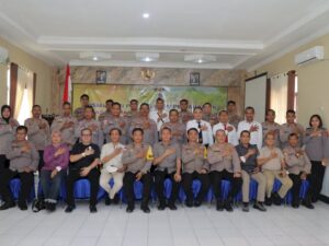 Koorsahli Kapolri Kunjungi Kapolres Sumba Barat Berikan Materi Penyegaran Pemahaman HAM kepada Seluruh Personel