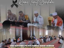 Polres Sumba Barat Bersama Jemaah Masjid Agung Al-Azhar Waikabubak Gelar Doa Bersama atas Tragedi Kanjuruhan
