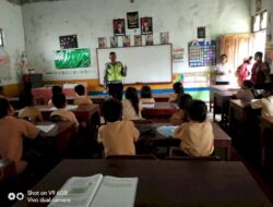 Sambangi Sekolah, Satlantas Polres Sumba Barat Sosialisasi Etika Berlalu Lintas