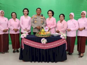 Kapolres Kupang Dampingi Ketua Bahyangkari Dalam Peringatan HUT HKGB Ke-70