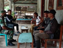 Komunikasi Sosial, Tingkatkan Hubungan Baik Babinsa Koramil 02/Wlk Bersama Warga Desa Ringu Rara