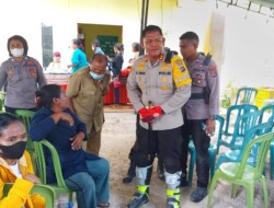 Rela Menerjang Hujan dan Banjir, Kapolres Kupang Jangkau TPS yang Laksanakan Pilkades