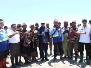 Gubernur NTT Kunjungi Tambak Garam PT. IDK di Malaka