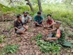 Komsos,Babinsa Koramil 1613-02/Walakaka Himbau Masyarakat Agar Waspada Cuaca Ekstrem