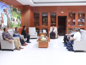 Gubernur VBL Dukung Gerakan Bagi-Bagi Buku