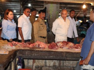 Gubernur dan Penjabat Wali Kota Kupang Pantau Harga di Pasar Naikoten
