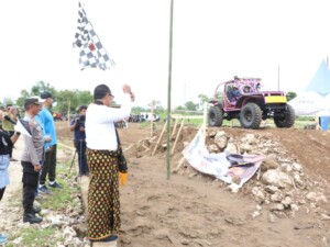Wagub Josef Nae Soi Buka Kejuaraan Off Road di Kawasan Industri Bolok