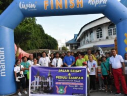 Penjabat Wali Kota Kupang Lepas Peserta Jalan Sehat dan Peduli Sampah Jemaat GMIT Ebenhaezer Oeba