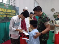 Ramadhan Berbagi,Dandim 1613/Sumba Barat Santuni Anak Yatim Piatu