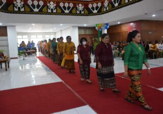 Sambut Hari Kartini Tahun 2023 Dharma Wanita Persatuan Kota Kupang Gelar Fashion Show