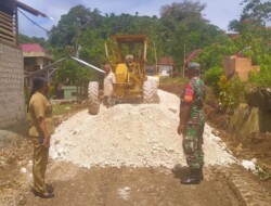 Peran Aktif Babinsa Koramil 01/Loli Pantau Pembangunan Jalan di Desa Binaan