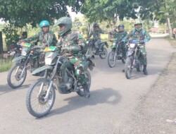 Gunakan Sepeda Motor, Dandim 1613/Sumba Barat Bersama Anggota Patroli Pantau Situasi Wilayah