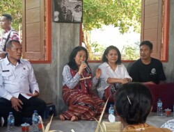 Bahagia Menteri Bintang Puspayoga, Kunjungi Du Anyam di Solor