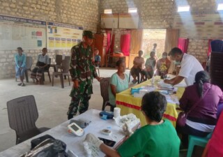 Peduli Kesehatan Warga,Babinsa 1613 01/Loli Lakukan Pendampingan Posyandu Lansia di desa Bali Ledo