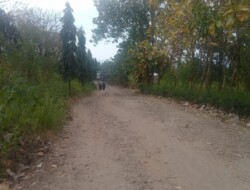 Buruknya Jalan di SMKN 1 Larantuka, Butuh Perhatian Pemerintah