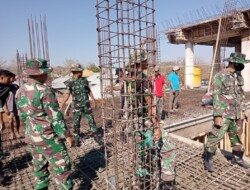 Peduli Sesama,Anggota Kodim 1613/Sumba Barat Lakukan Kerja Bakti Pengecoran Masjid Al – Jihad Mamboro