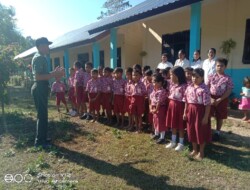 Tumbuhkan Rasa Cinta Tanah Air Sejak Dini,Babinsa 1613 -03/Katikutana Beri Pembekalan Kepada Siswa SD