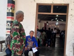 Babinsa 1613-01/Loli Lakukan Pengamanan Ibadah Hari Reformasi 