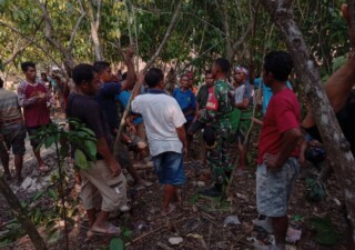 Waspadai Karhutla,Babinsa desa Zalakadu Lakukan Komsos Bersama Masyarakat