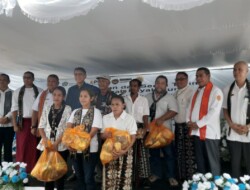 Penjabat Wali Kota Kupang Serahkan Bantuan 18 Rumah Layak Huni PT.Sarana Multi Griya Finansial Bagi Warga Oesapa