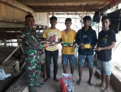 Dukung Usaha Warga Binaan,Babinsa 1613 -02/Walakaka Hadiri Pembagian Bantuan Alat di desa Harona Kalla