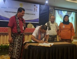 Rembuk Stunting, Pj Sekda Kota Kupang Menandatangani Komitmen Kesepakatan Bersama