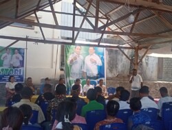 Ketua Tim Koalisi STORI (Cabup Stephanus Ola Demon,ST.MT-Cawabup Rofinus Baga,SH) Drs.Theodorus Hadjon,M.Si saat menyampaikan sambutan ketika acara 'titik nol' STORI di Kampung Nelelamadiken, memberikan restu kepada Paslon STORI maju dalam Pilkada Flotim 27 November 2024, Kamis 8 Agustus 2024, siang di rumah Cabup Stephanus Ola Demon, Desa Nelelamadiken, yang hadiri langsung Raja Larantuka Don Tinus, DVG dan Ibu: Foto (OLA/Ranakanews.com)