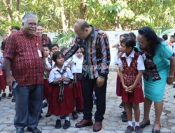 Turun ke Sekolah, Pj. Wali Kota Kupang Ajak Guru Kembangkan Potensi Diri