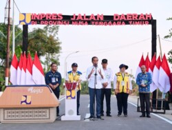 Pj. Gubernur NTT Andriko Susanto Dampingi Presiden Jokowi Resmikan 27 Ruas Jalan di Provinsi NTT