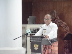 Pj. Wali Kota Kupang Buka Lomba Tarian Kreasi Ayam Kaki Kuning dan Parade Tenun Sepe