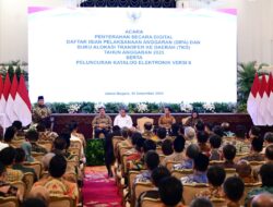 Pj. Gubernur NTT Hadiri Penyerahan DIPA dan Buku Alokasi TKD 2025 Serta Peluncuran Katalog Elektronik Versi 6 di Istana Negara
