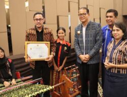 Penyerahan Penghargaan KOIN YANLIK 2024, Pj. Gubernur Andriko Susanto Dorong Peningkatan Kualitas Pelayanan Publik di NTT