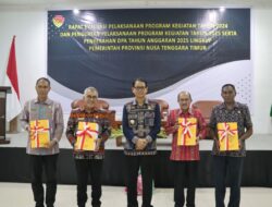 Pj. Gubernur Andriko Serahkan DPA kepada Perangkat Daerah Lingkup Pemprov NTT T.A 2025