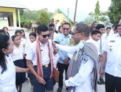 Kunjungi SLBN dan SLBC Negeri Waikabubak, Wagub Johni Asadoma Beri Motivasi Bagi Anak Berkebutuhan Khusus