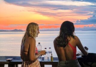 Sunset, Lagu, dan Kenangan: Charlotte & Micha di Tandjoeng Boenga