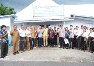 Pantau Pelaksanaan Program Strategis Nasional di Daerah, Wakil Gubernur Johni Asadoma Kunjungi Dua SPPG di Manggarai