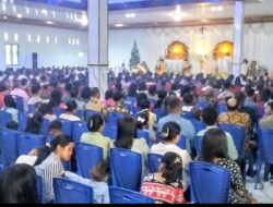 Ribuan Umat Padati Misa Malam Natal di Gereja St. Vitalis Paroki Cewonikit