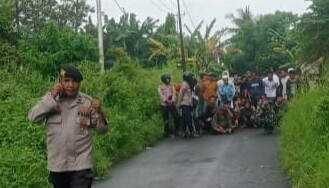 Aparat Kepolisian Resort Flores Timur bergerak cepat redam konflik antar warga Dusun Bele Desa Waiburak versus Desa Narasosina Lewonara di Dusun Bele Pulau Adonara, Jumat 6 Maret 2026 siang: Foto (Humas Polres Flotim/OLA/Ranakanews.com)
