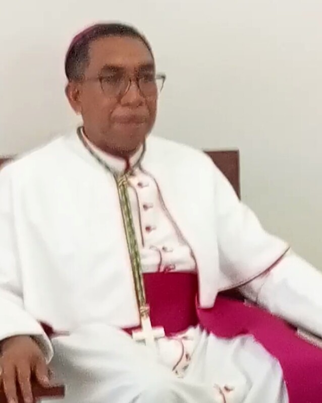 Uskup Larantuka Mgr.Yohanes Hans Monteiro, Pr saat Konferensi Pers Semana Santa Larantuka 2026, usai pimpin Misa Chrismatis di Gereja Katedral Reinha Rosari Larantuka, Kamis Putih 2 April 2026, Pagi: Foto (OLA/Ranakanews.com)