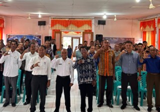 Mars Komisi Informasi bergema saat Wakil Bupati Flotim Ignas Boli Uran,S Fil membuka kegiatan advokasi dan penguatan Pejabat Pengelolah Informasi Daerah (PPID), Jumat 10 April 2026 di Aula Setda Flotim, dimoderatori Heri Lamawuran,S.Sos, mantan Kadis Kominfo Flotim: Foto (HL/OLA/Ranakanews.com)