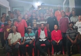Anggota DPRD Flotim 5 periode Fraksi PDI Perjuangan dan juga Wakil Ketua DPRD Flotim 2024-2029, Robertus Rebon Kreta,S.Pd saat kegiatan Reses bersama warga di daerah pemilihannya, Desa Karinglamalouk belum lama ini. Roby Kreta menghimbau warga tetap jaga kedamaian dan mendukung pemerintah kabupaten Flores Timur dalam upaya memajukan kesejahteraan masyarakat: Foto (RK/OLA/Ranakanews.com)