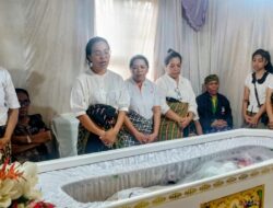 Di Antara Doa dan Air Mata, Perpisahan Sunyi untuk Nyonya Edita Jelus di Ruteng