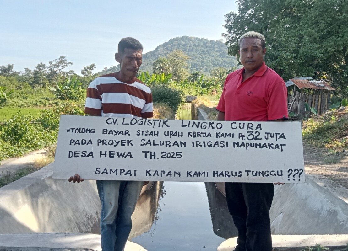 Koordinator Pekerjaan Saluran Irigasi Napunakat-Hewa Kecamatan Wulanggitang, Yosef Dopi Soge (Kiri) dan Paskalis Ipir (Kanan), Minggu 10 Mei 2026 di lokasi proyek saluran irigasi Bendungan Napunakat Desa Hewa tahun 2025, menyampaikan keluhan sisa upah kerja Rp32 juta yang belum dibayar Kontraktor CV.Logistik Lingko Cura, Hendrik Harum: Foto (OLA/Ranakanews.com)